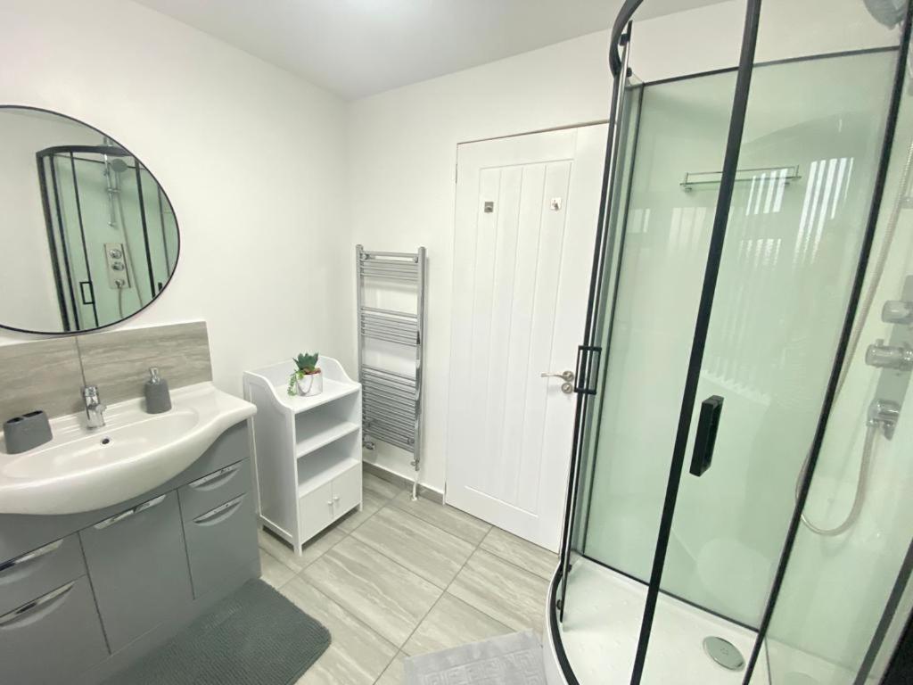 Gatwick Deluxe En-Suite Rooms Horley Eksteriør billede
